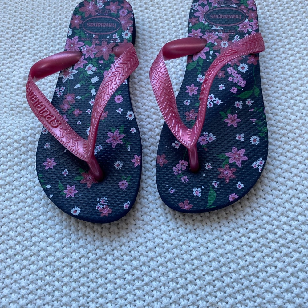 Havanaas size 3/4 Youth in adorable flower print